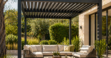 pergole da giardino moderne con struttura in alluminio e zona relax outdoor