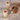 Set sottobicchieri in marmo beige con supporto in legno naturale dal design moderno