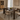 Tavolo da pranzo minimal in legno scuro con struttura solida e design contemporaneo