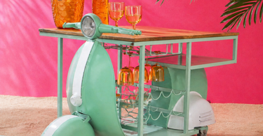Angolo bar in casa con bancone Vespa verde acqua design vintage
