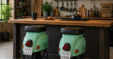 Sgabelli Vespa verde acqua in cucina stile industriale moderna
