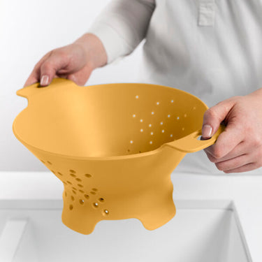 Scolapasta in Polipropilene con Piedini Colore Giallo - Cosmo Blim