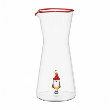 Caraffa in vetro con piccolo gnomo natalizio decorativo alla base