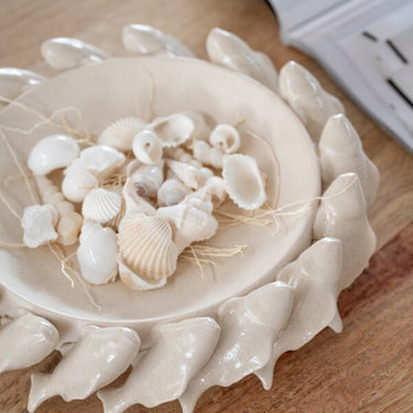 Decorazione artistica in ceramica utilizzata come centrotavola elegante