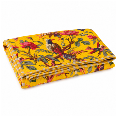Coperta decorativa multicolor con fantasia botanica tropicale su fondo giallo