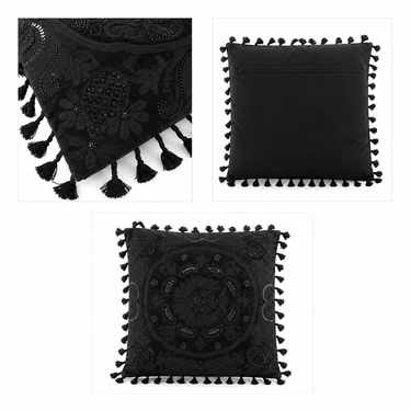 Cuscino nero decorativo con ricami tono su tono, paillettes e nappe boho chic