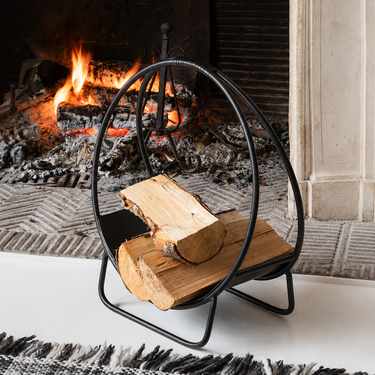 Supporto porta legna in acciaio nero stile minimal contemporaneo