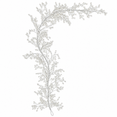 Dettaglio di ghirlanda flessibile con perle decorative e struttura in filo argento per decorazioni festive