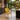 Sedia gialla moderna dal design contemporaneo ambientata in elegante interno luxury