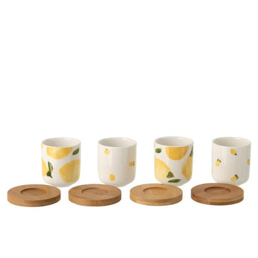Tazze in ceramica con fantasia limoni su supporto in legno naturale