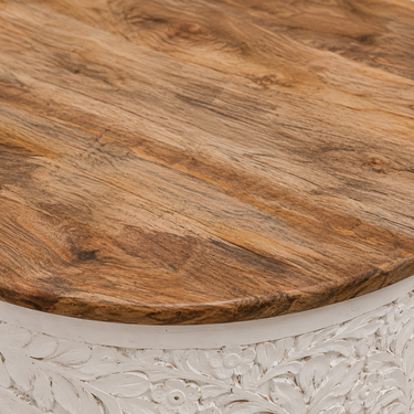 Side table in legno bianco scolpito a mano con vano contenitore interno