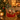 Slitta natalizia rossa e oro con Babbo Natale, luci LED e musica