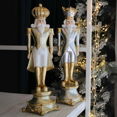 Statuetta Decorativa Natalizia Schiaccianoci colore Oro Bianco ed Argento h 42 cm