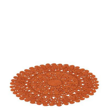 Dettaglio tappeto in corda intrecciata stile boho con texture lavorata a mano
