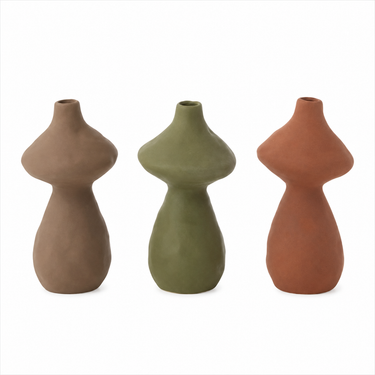 Trio di vasi in ceramica dal design organico con finitura opaca